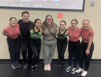 6 girls and 1 boy linking arms