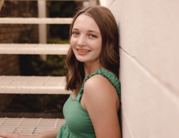 Senior Photo of Teagan Robinson